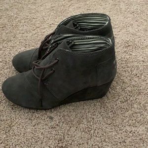 NEW! TOMS GREY SUEDE WEDGES